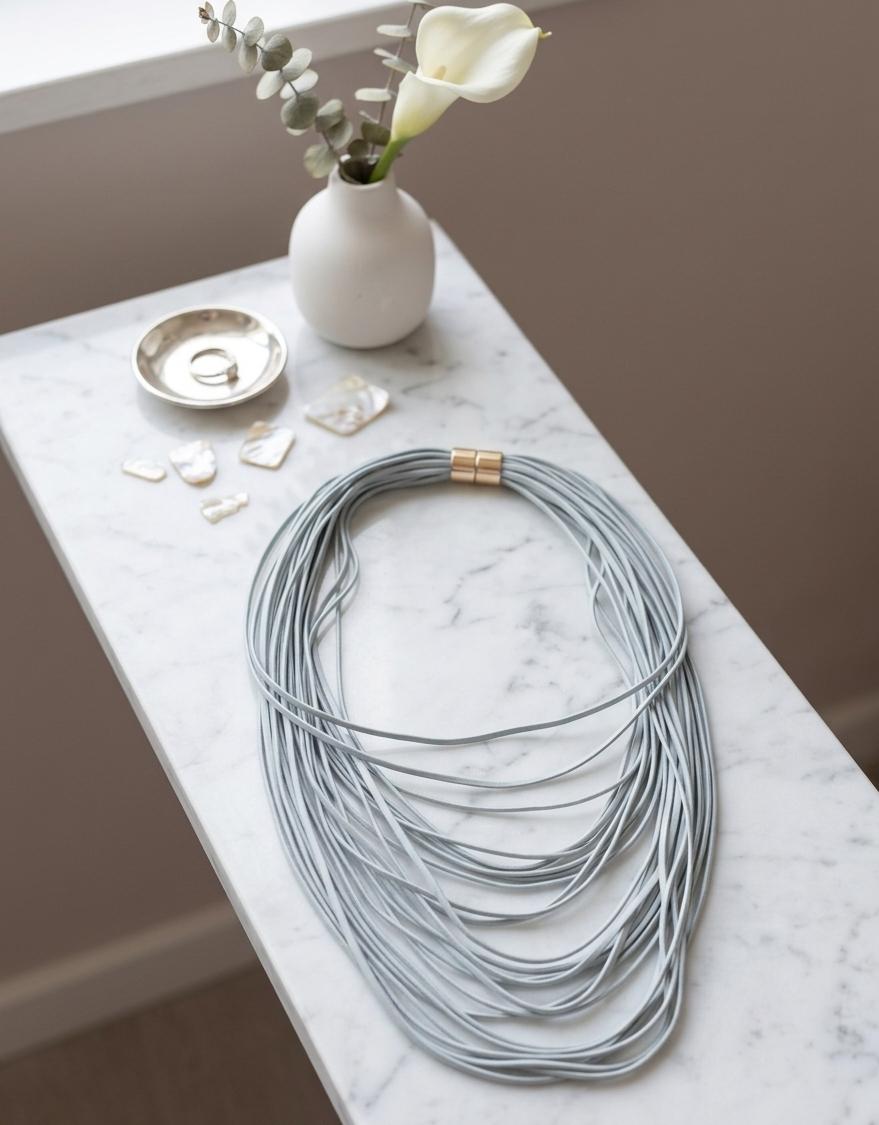 Collana String